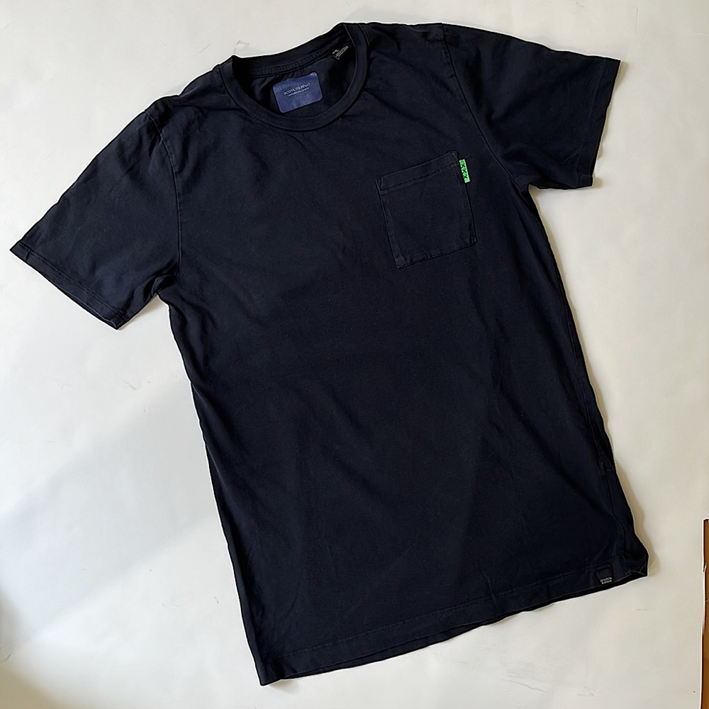 Solid short sleeve crew neck T-shirt with chest pocket
